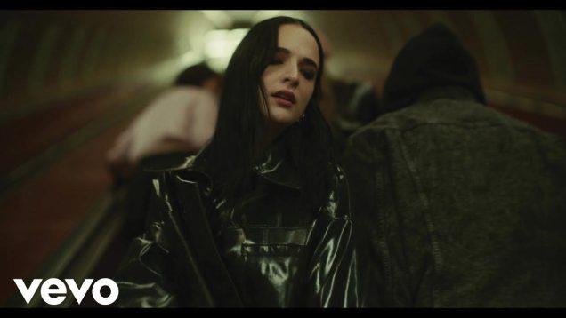 move-by-french-fanfna-clip-silly-boy-blue-the-riddle